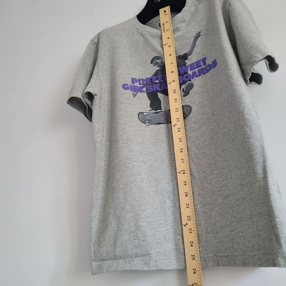 Uniqlo Gray Tee with Skateboard Graphic and Purple Text 100% Cotton Size M - Picture 2 of 7